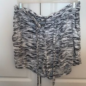 Lou and grey high waitstes flowy shorts